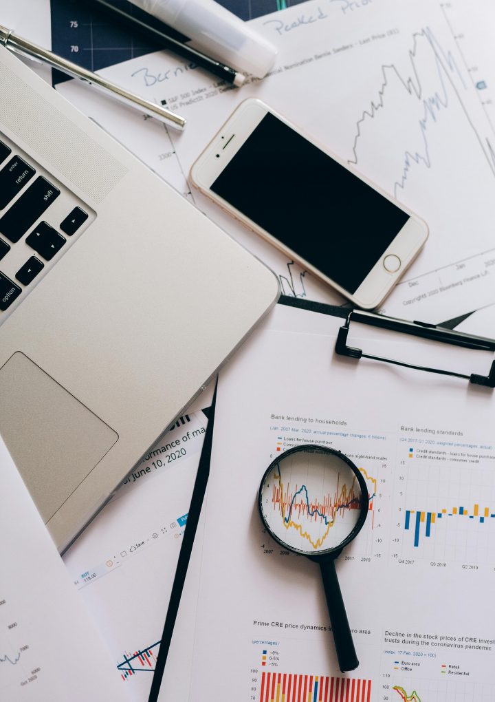 Koszty stałe i zmienne w analizie spółek giełdowych